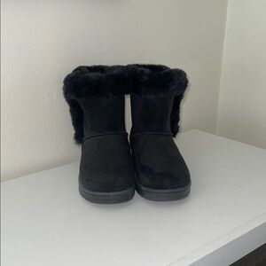 Cozy Black Faux Fur Winter Boots